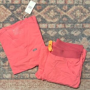 Figs Coral Scrub Set